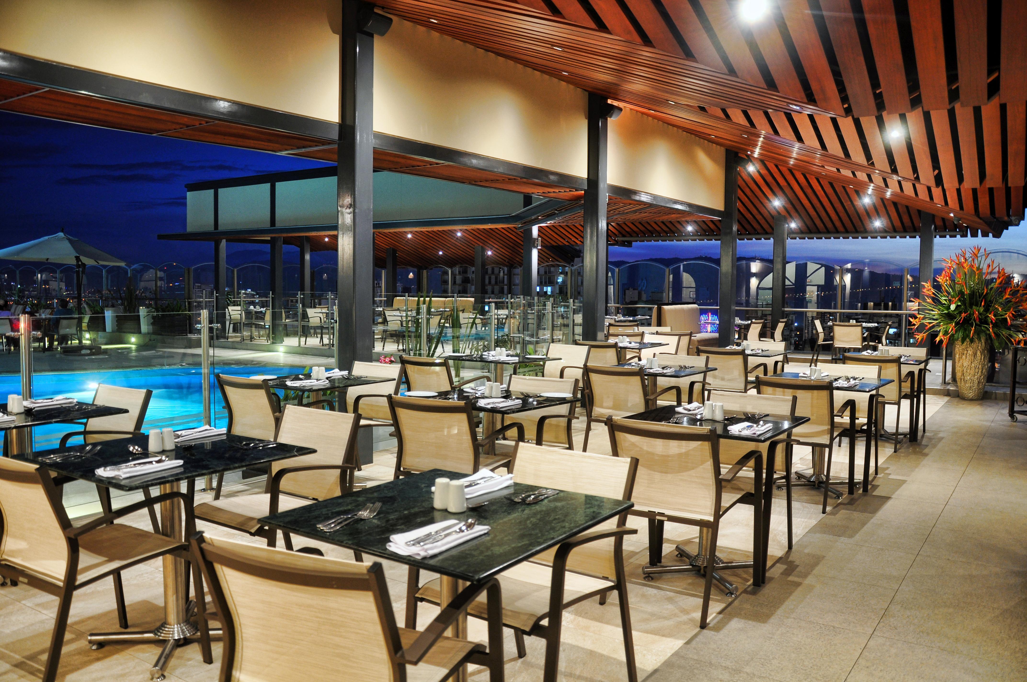 Hotel Dann Carlton Bucaramanga Dış mekan fotoğraf The Pool Bar