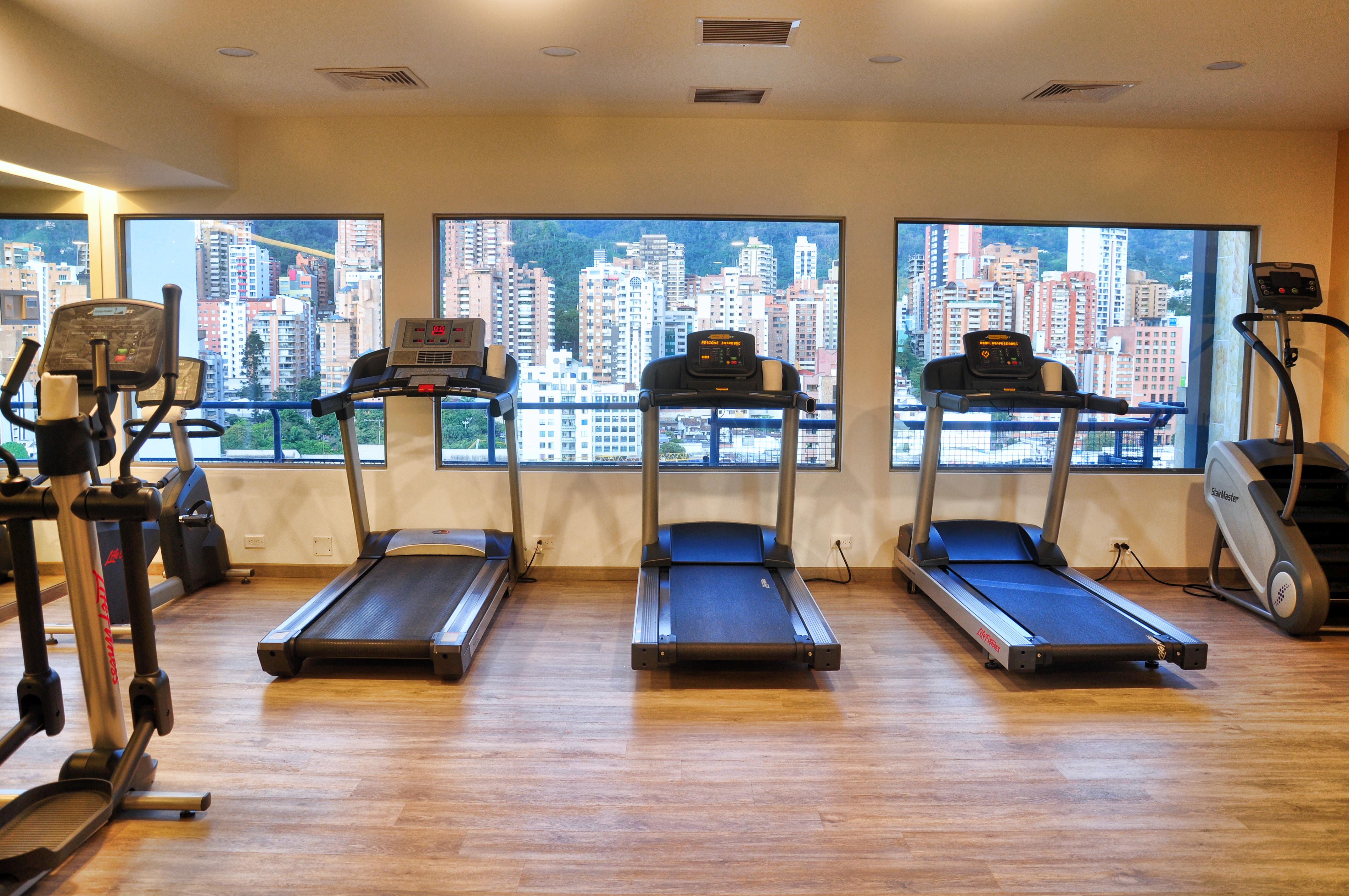 Hotel Dann Carlton Bucaramanga Dış mekan fotoğraf Treadmills in a gym