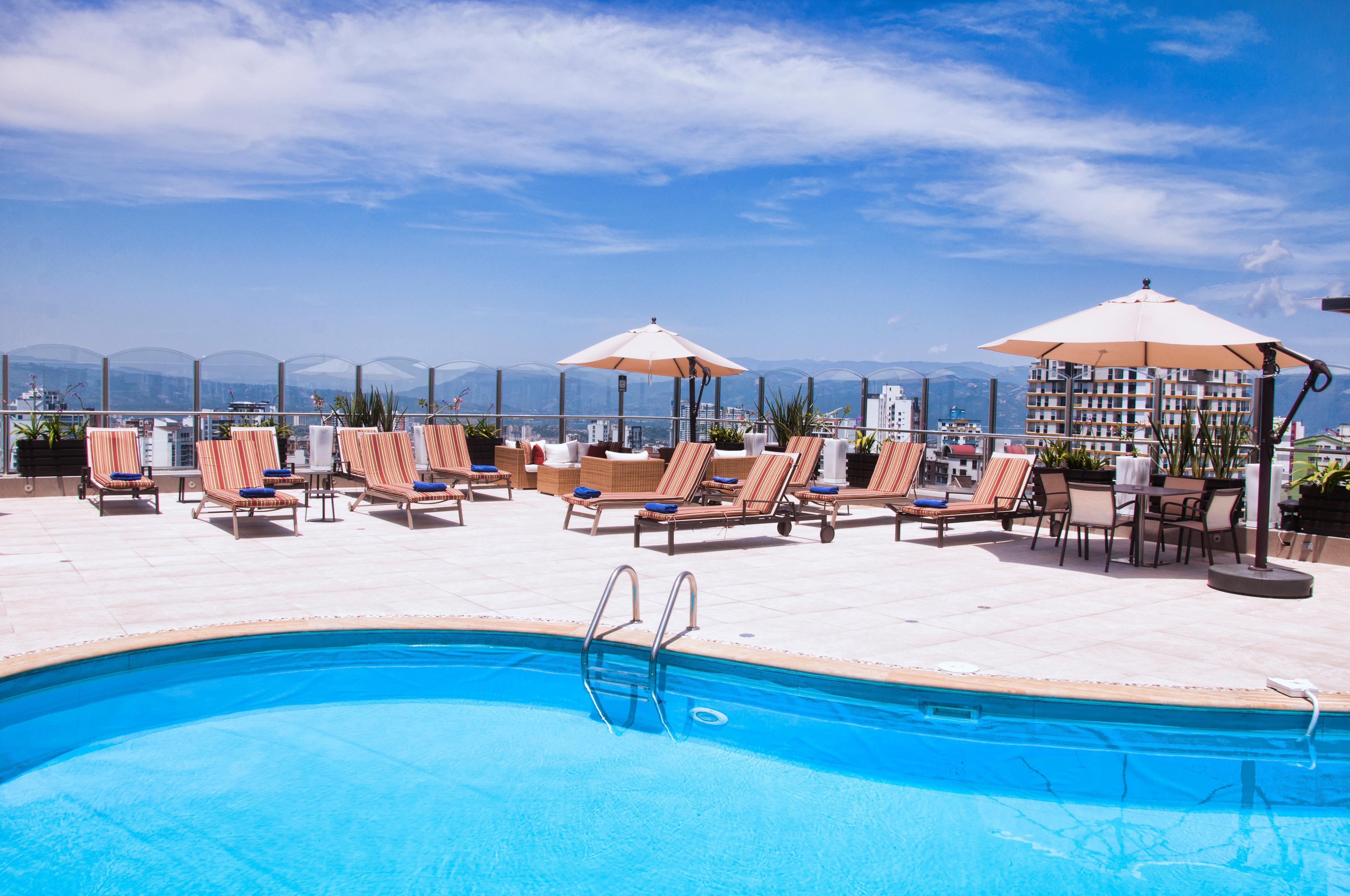 Hotel Dann Carlton Bucaramanga Dış mekan fotoğraf Rooftop pool