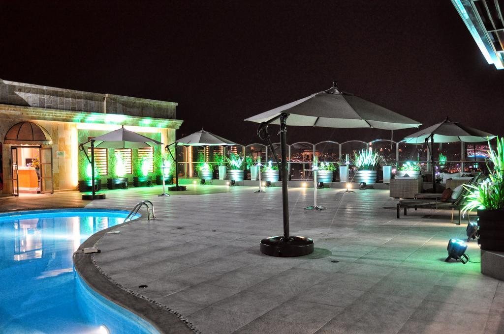 Hotel Dann Carlton Bucaramanga Dış mekan fotoğraf The pool at the rooftop
