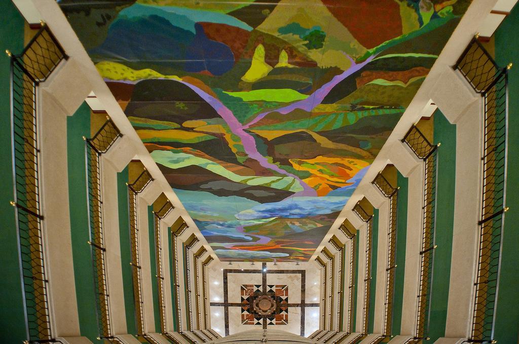 Hotel Dann Carlton Bucaramanga Dış mekan fotoğraf The ceiling of the staircase
